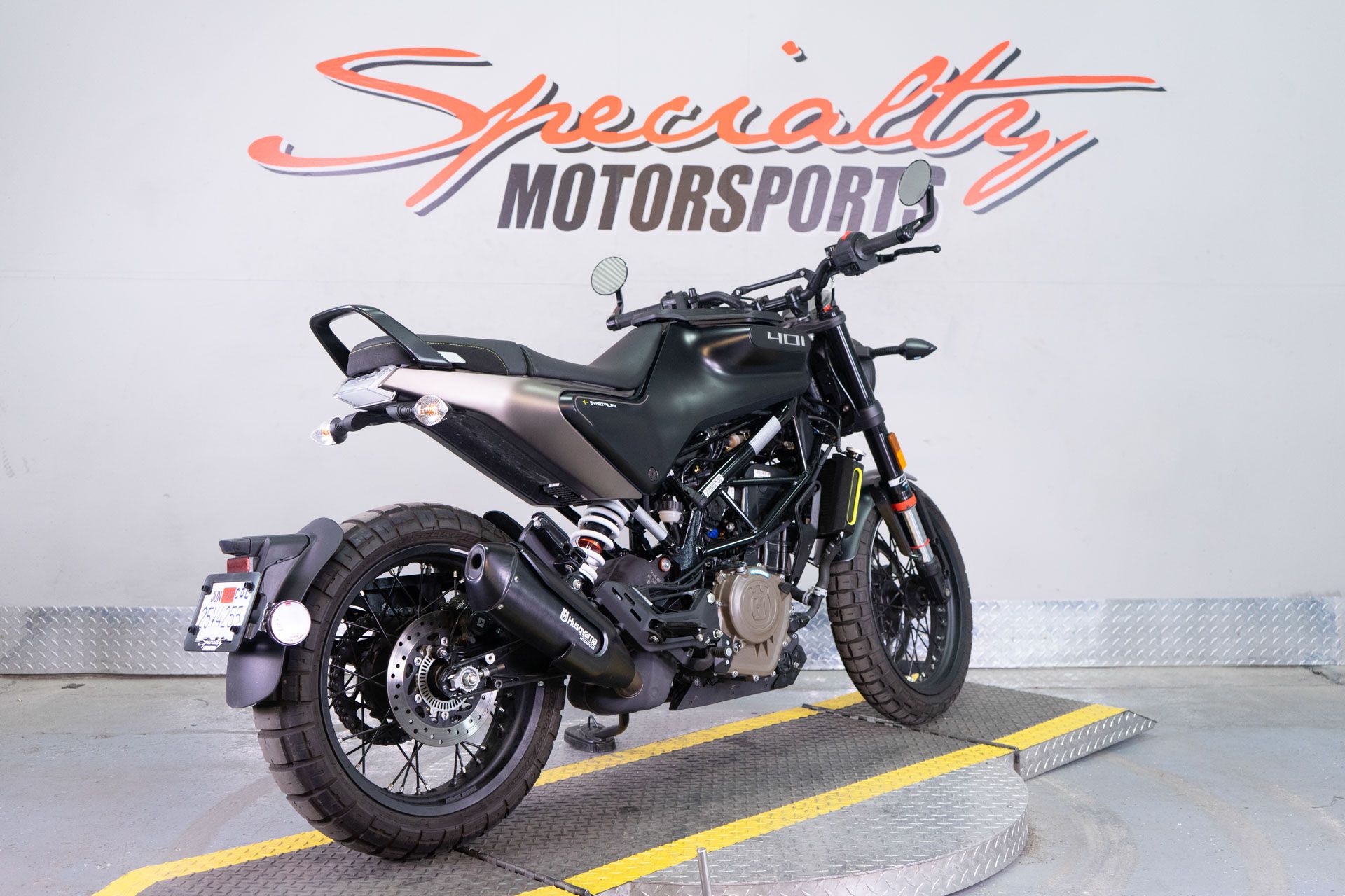 2022 Husqvarna Svartpilen 401 in Sacramento, California - Photo 6