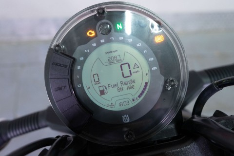 2022 Husqvarna Svartpilen 401 in Sacramento, California - Photo 14