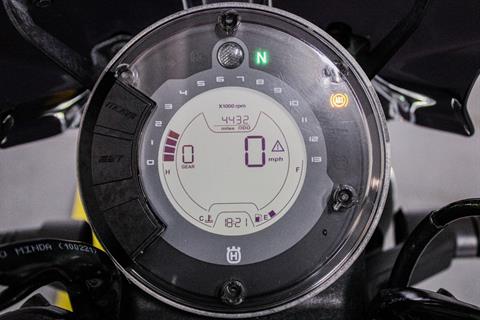 HUS211322 - 2022 - Husqvarna - Svartpilen 401 Odometer - Photo 17
