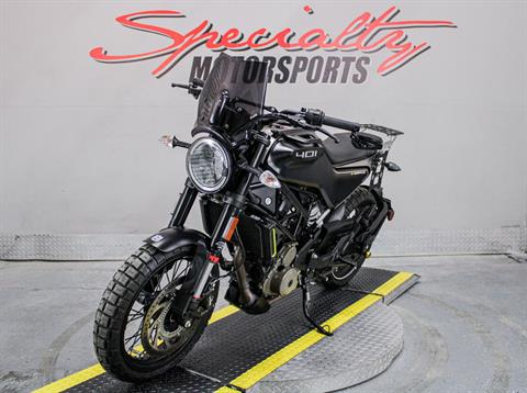 HUS211322 - 2022 - Husqvarna - Svartpilen 401  Front Left Side View - Photo 10