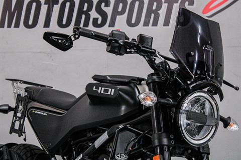 HUS211322 - 2022 - Husqvarna - Svartpilen 401 Front Right Zoomed In - Photo 14