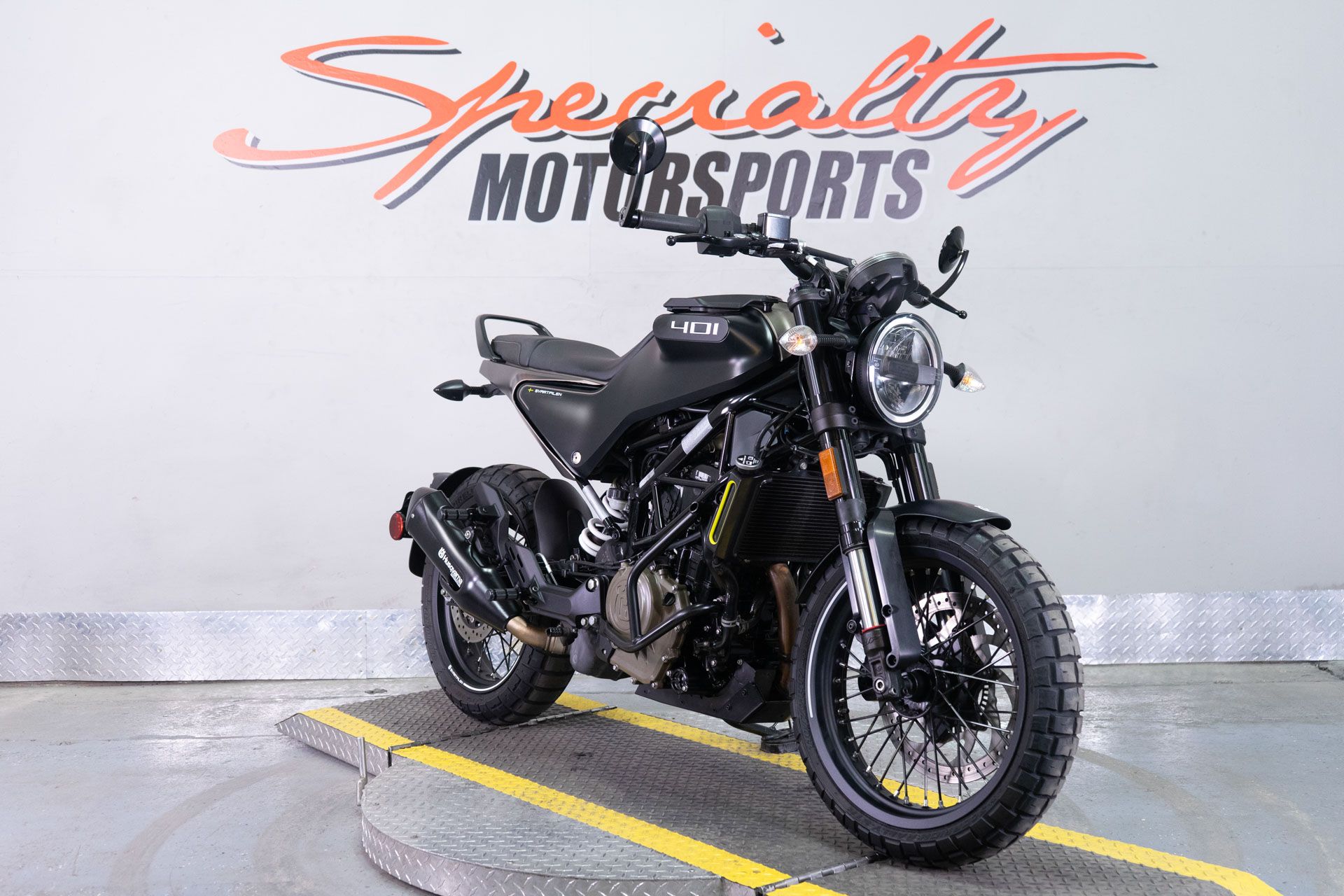 2022 Husqvarna Svartpilen 401 in Sacramento, California - Photo 2