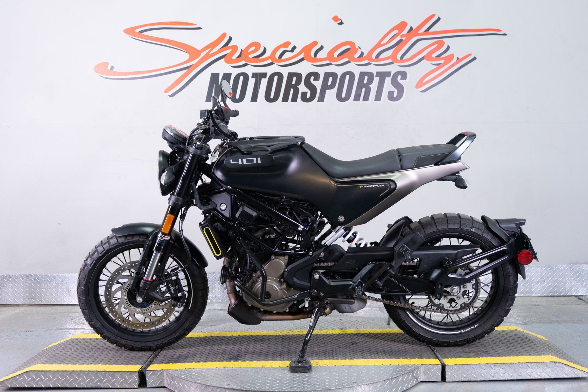 2022 Husqvarna Svartpilen 401 in Sacramento, California - Photo 4