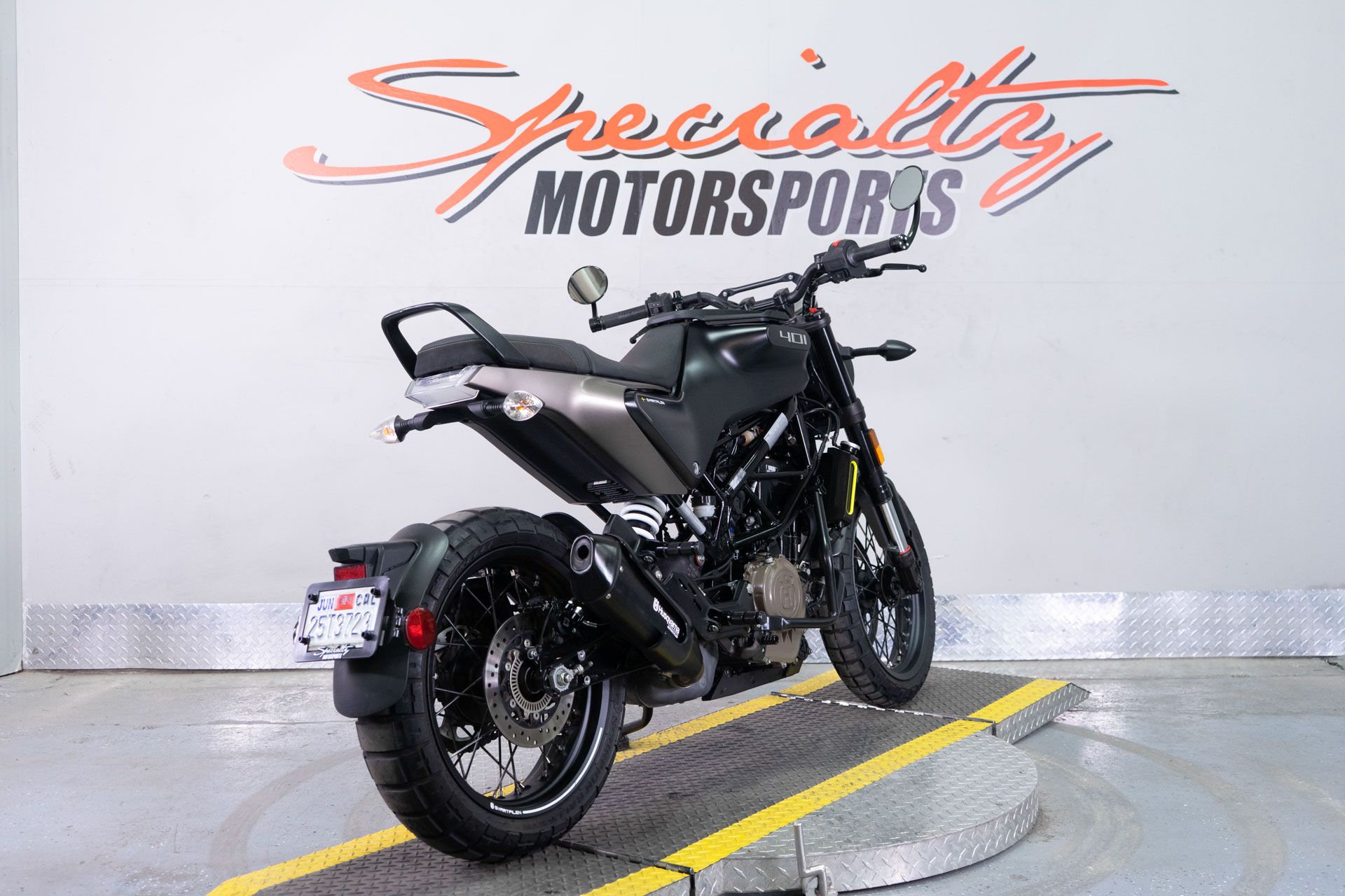 2022 Husqvarna Svartpilen 401 in Sacramento, California - Photo 6