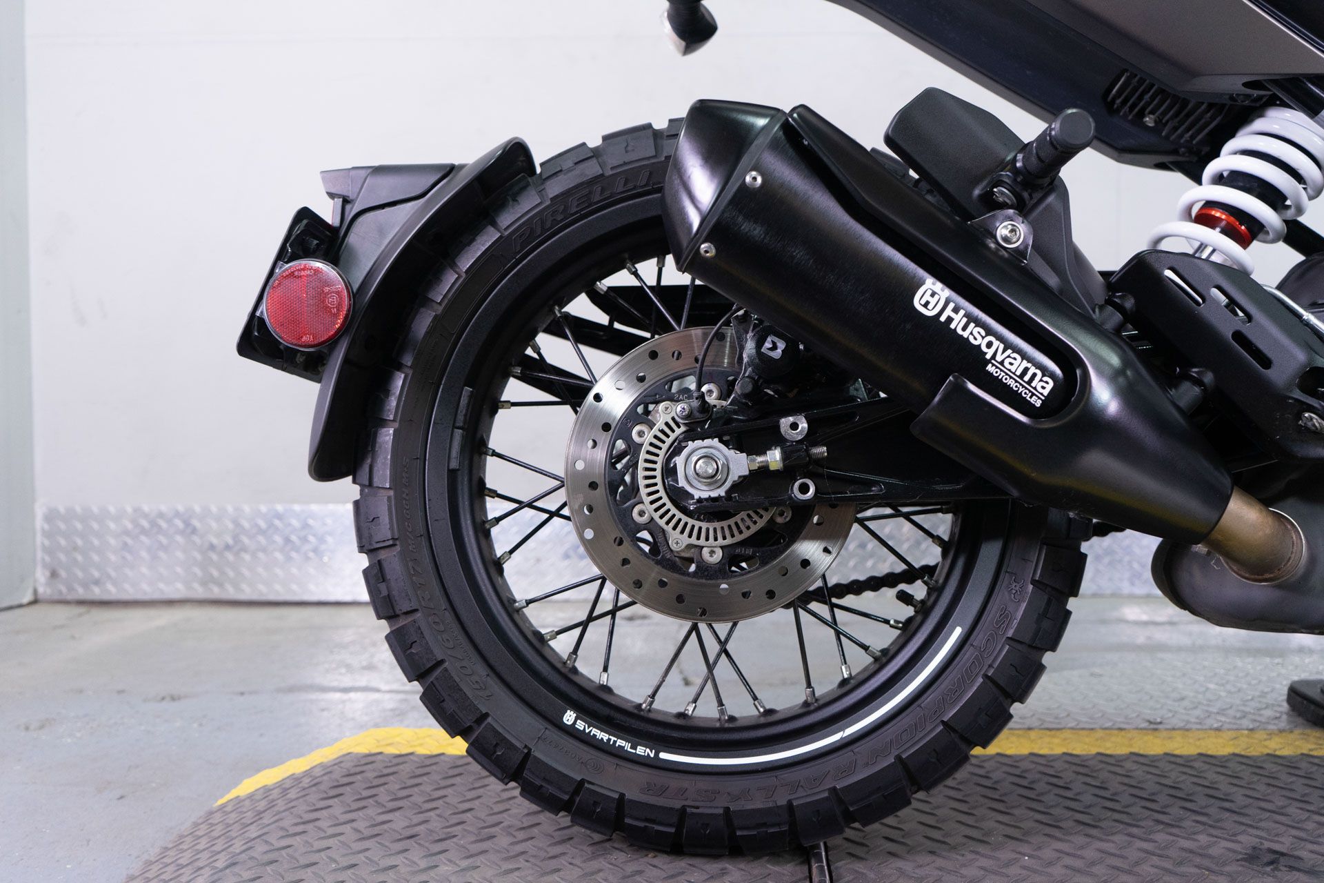 2022 Husqvarna Svartpilen 401 in Sacramento, California - Photo 8