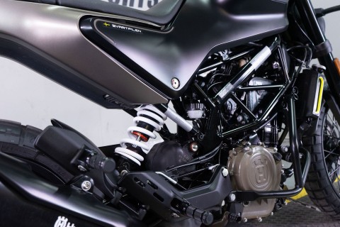 2022 Husqvarna Svartpilen 401 in Sacramento, California - Photo 10