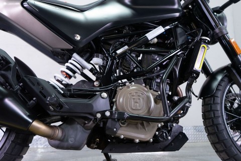 2022 Husqvarna Svartpilen 401 in Sacramento, California - Photo 11