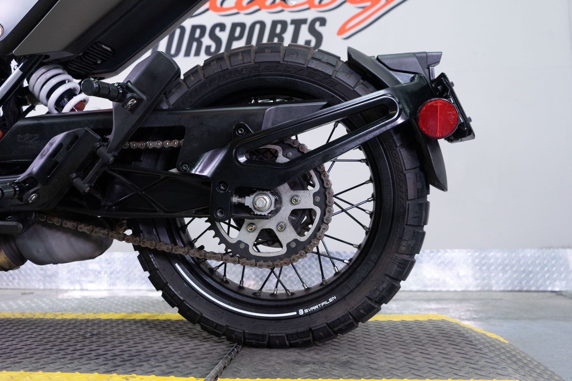 2022 Husqvarna Svartpilen 401 in Sacramento, California - Photo 12