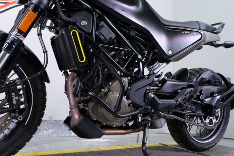 2022 Husqvarna Svartpilen 401 in Sacramento, California - Photo 14