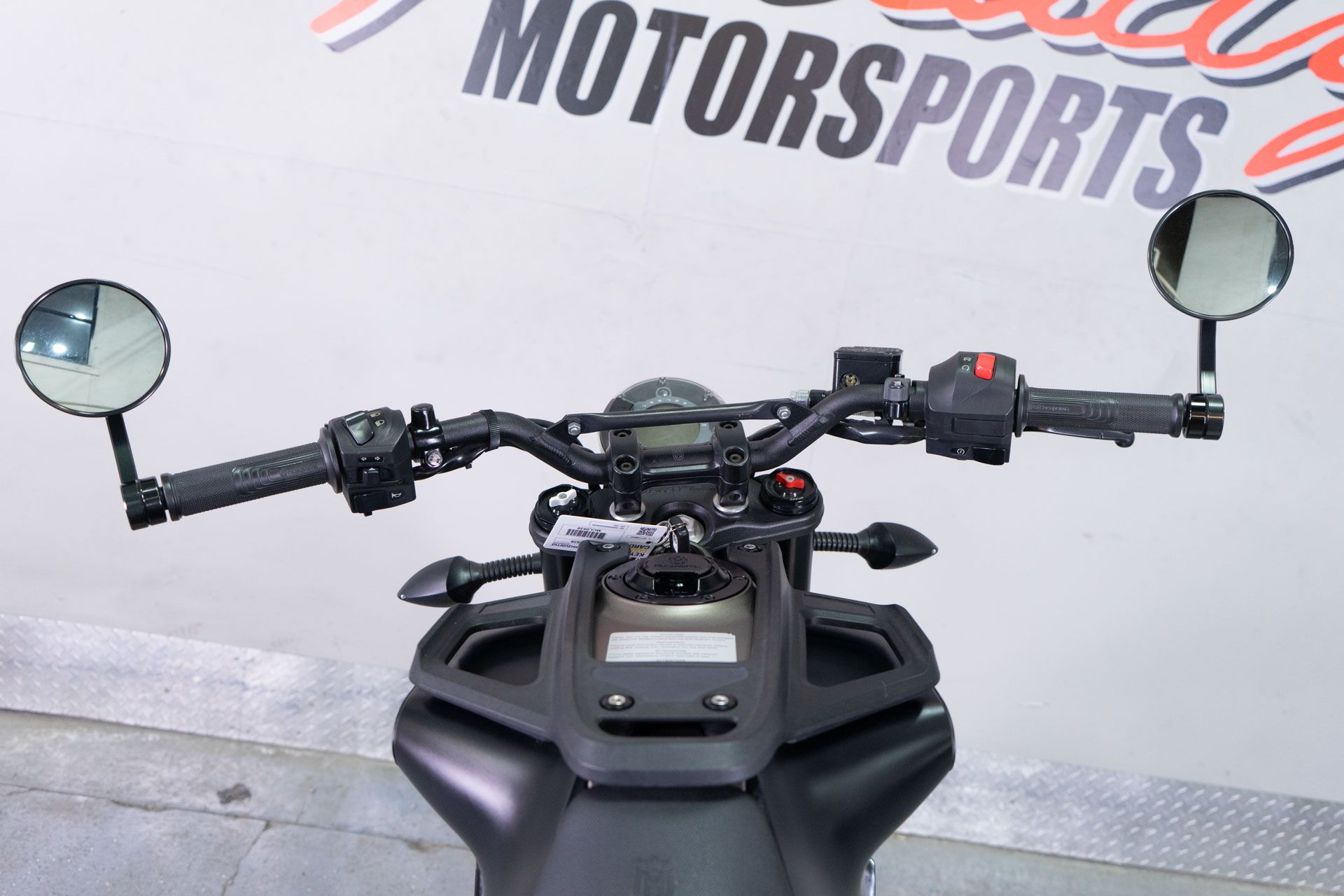 2022 Husqvarna Svartpilen 401 in Sacramento, California - Photo 17