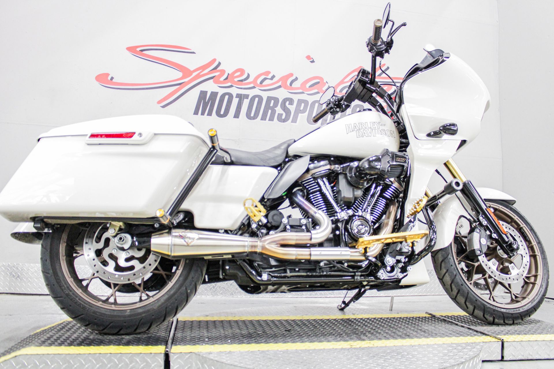 Lower Right Side Angle - Photo 14