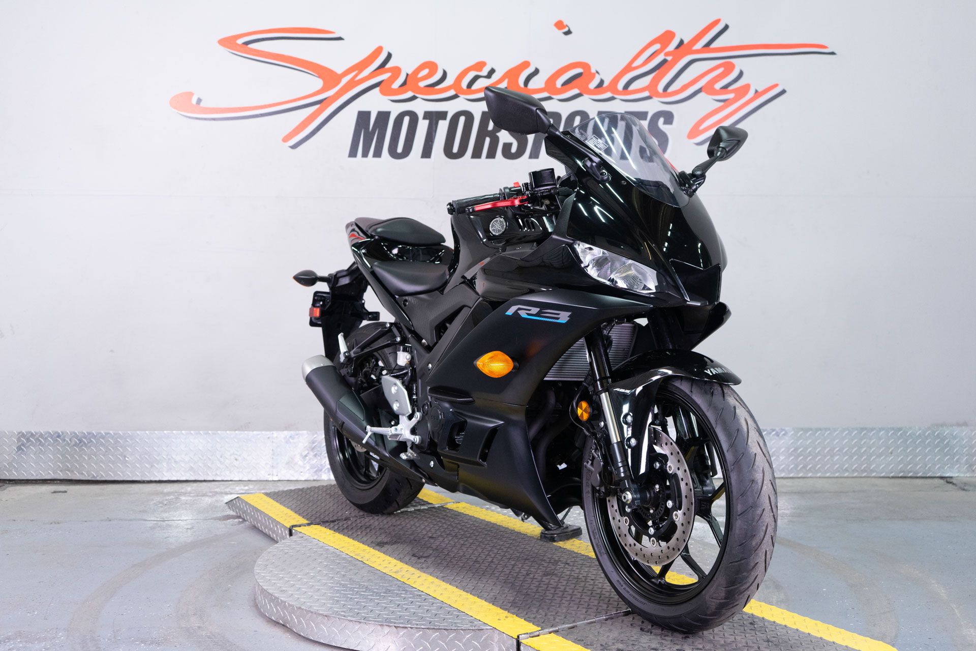 2023 Yamaha YZF-R3 ABS in Sacramento, California - Photo 2