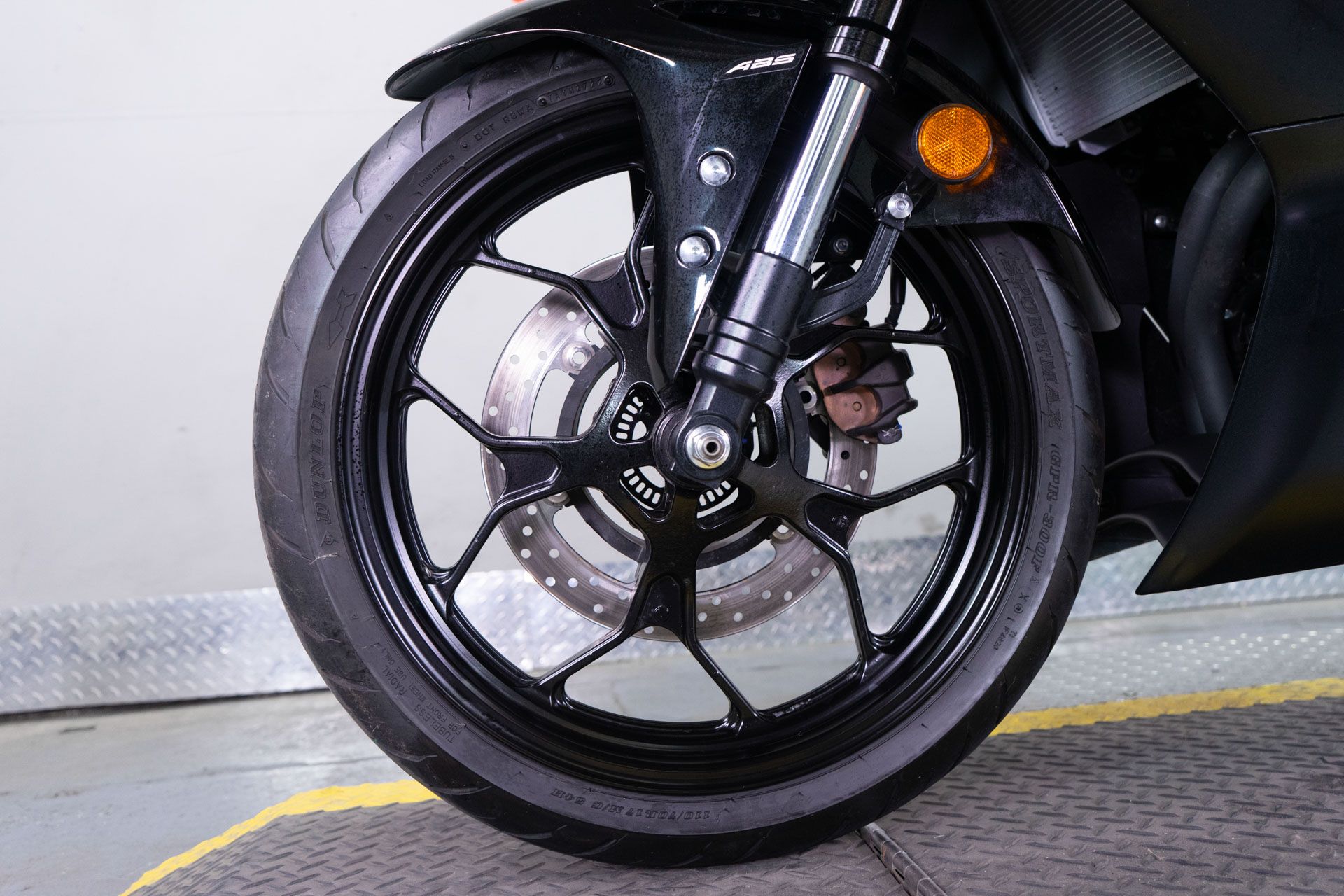 2023 Yamaha YZF-R3 ABS in Sacramento, California - Photo 10