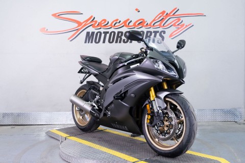 2014 Yamaha YZF-R6 in Sacramento, California - Photo 2