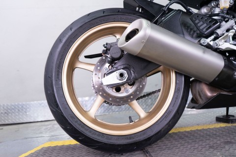 2014 Yamaha YZF-R6 in Sacramento, California - Photo 8