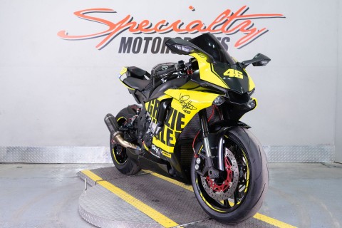 2015 Yamaha YZF-R1 in Sacramento, California - Photo 2