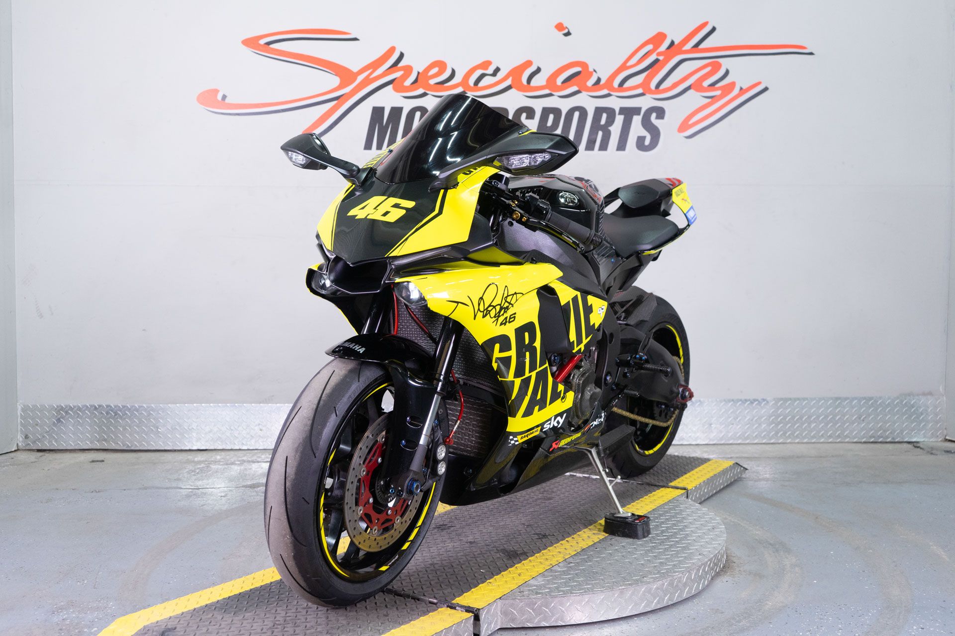 2015 Yamaha YZF-R1 in Sacramento, California - Photo 3