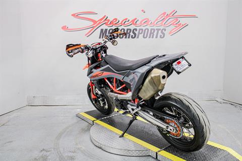 Rear Left Side Angle - Photo 7