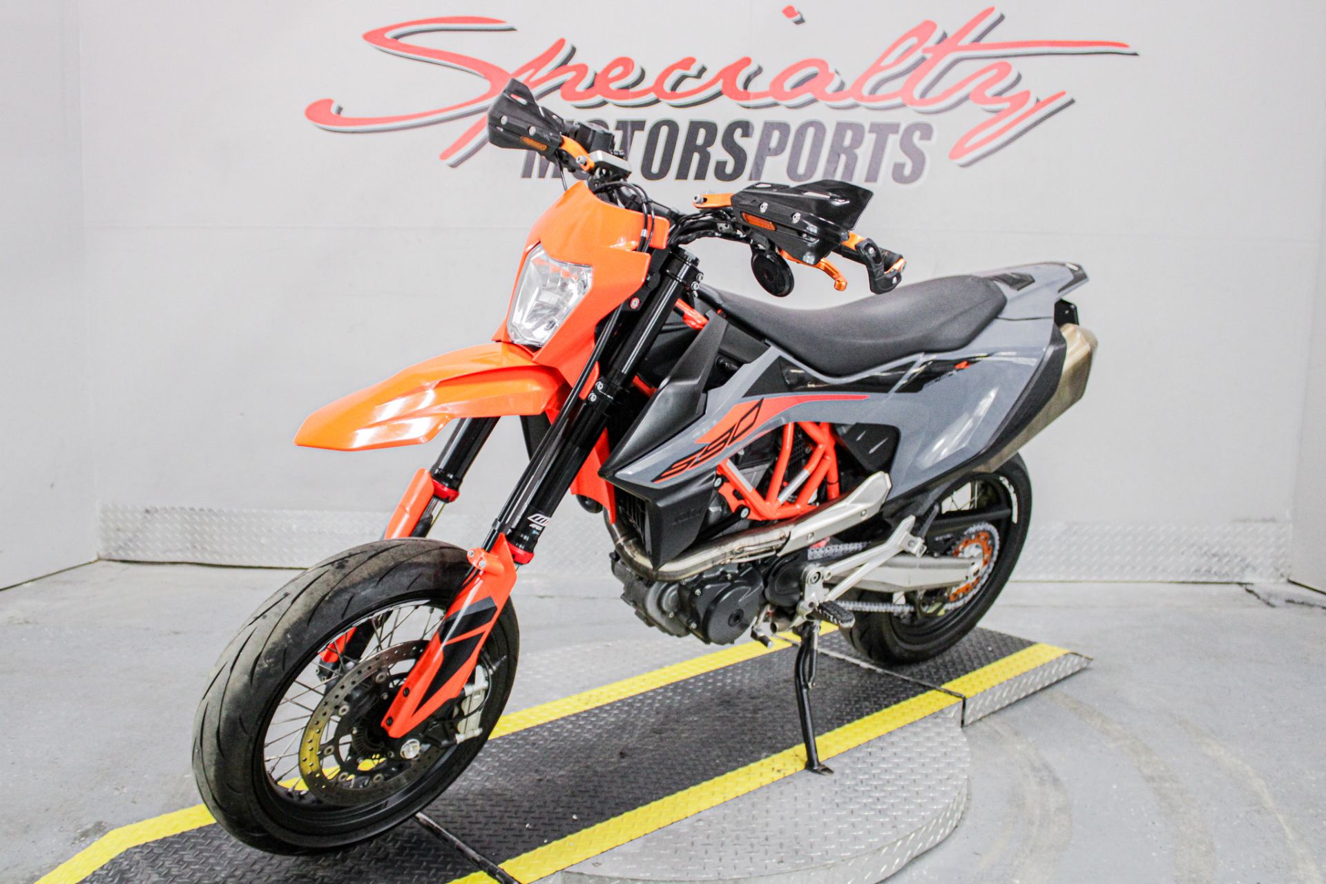 Front Left Side View - Photo 10