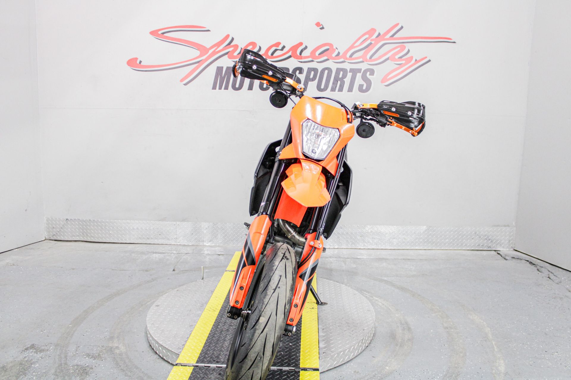 Front View - Photo 12