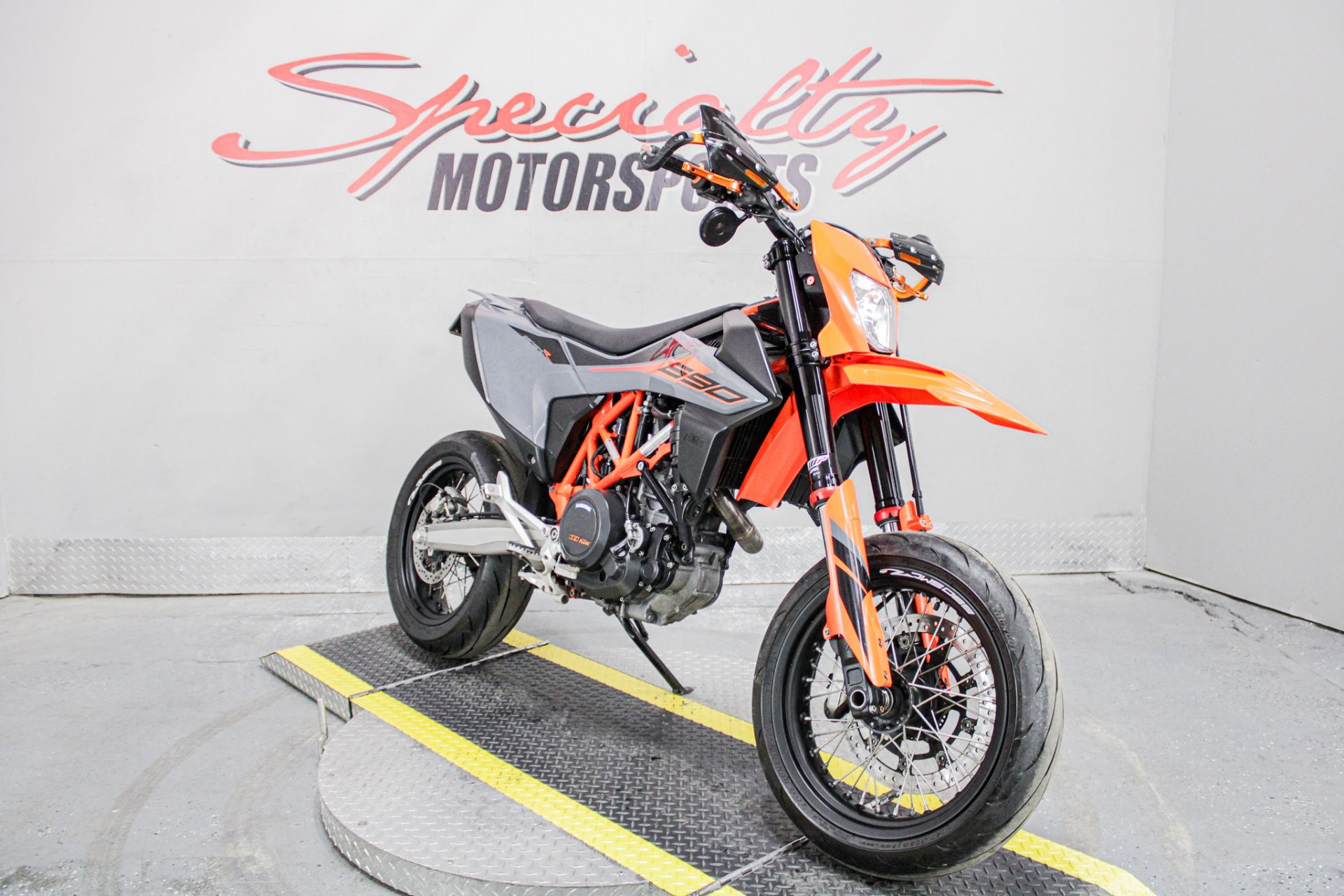 Front Right Side View - Photo 13