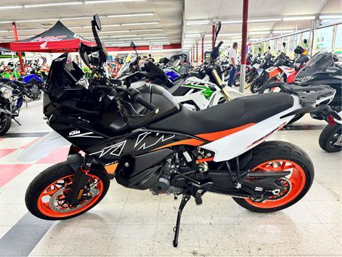 2024 KTM 890 SMT