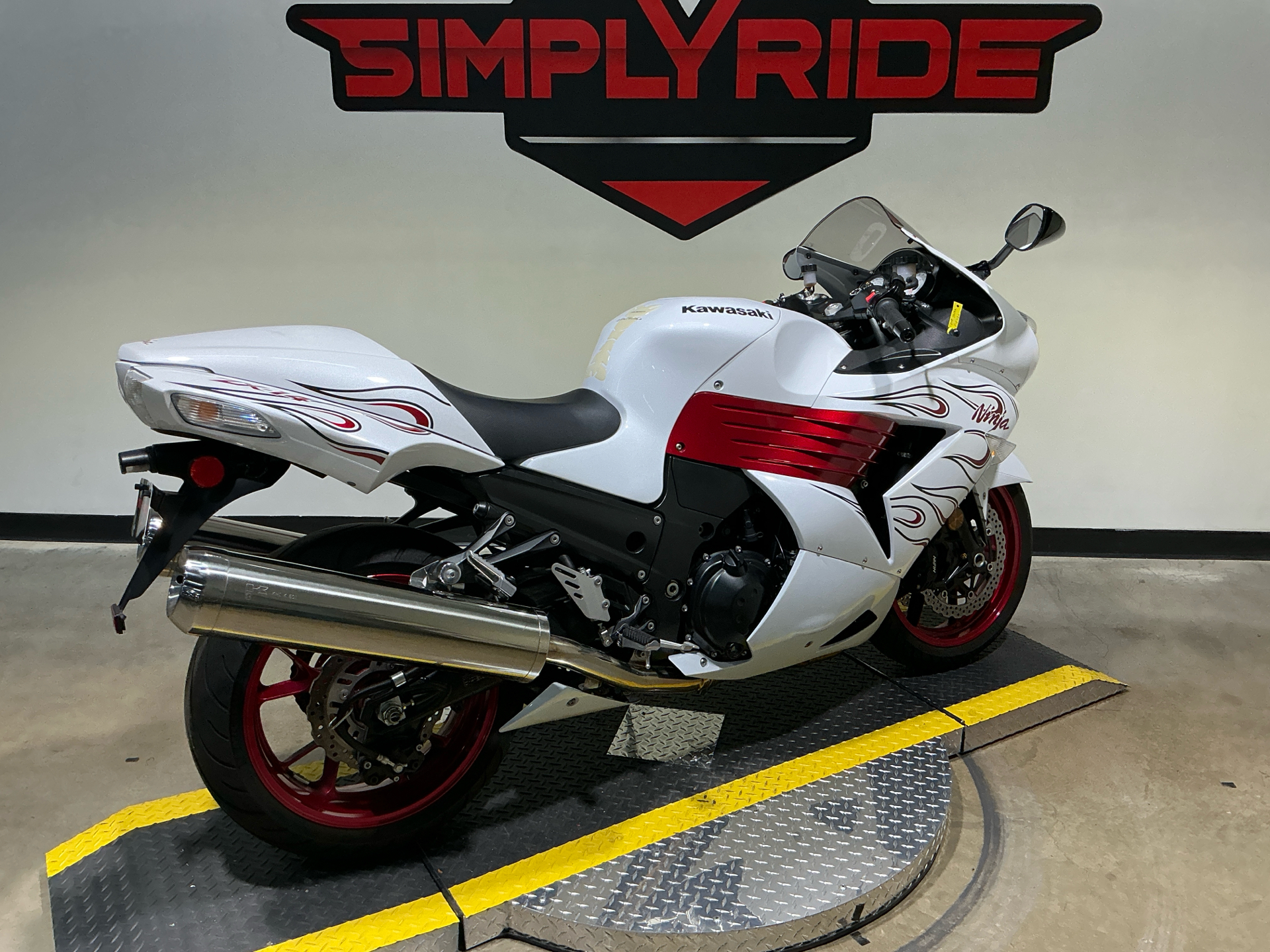 M.Nページ Used 2007 Kawasaki Ninja® ZX™-14 Pearl Crystal White Motorcycles