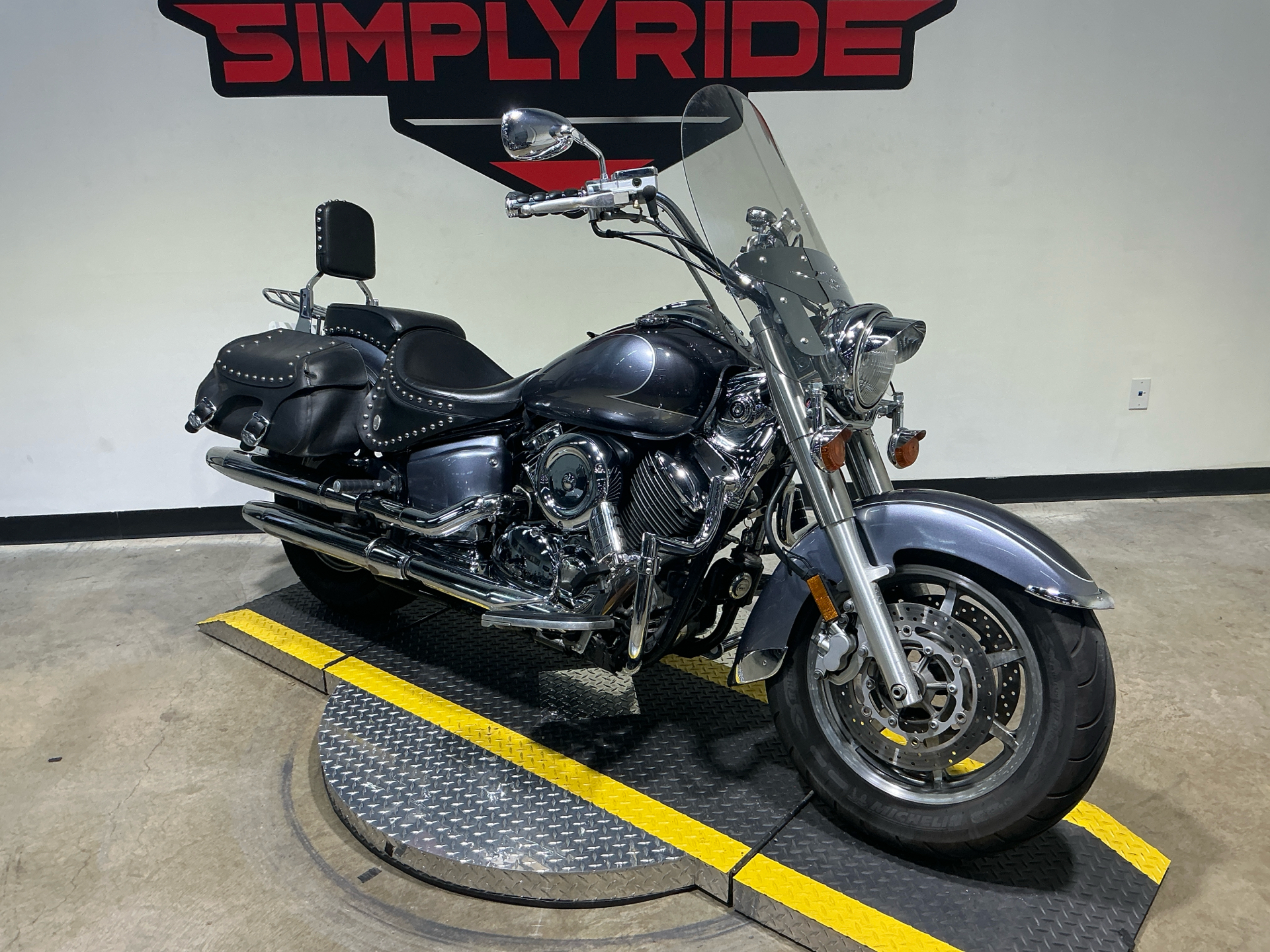 Used 2004 Yamaha V Star 1100 Silverado® Raven / Deep Mocha Motorcycles For  Sale in Eden Prairie, Minnesota | Simply Ride, image size:1920x1440