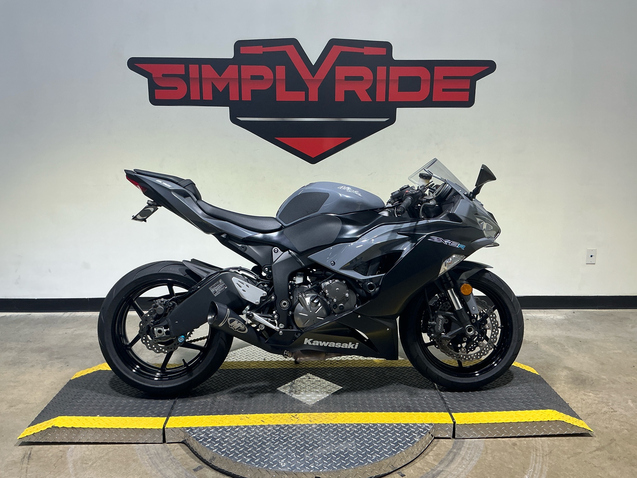 Used 2019 Kawasaki Ninja ZX-6R Pearl Storm Gray / Metallic Spark