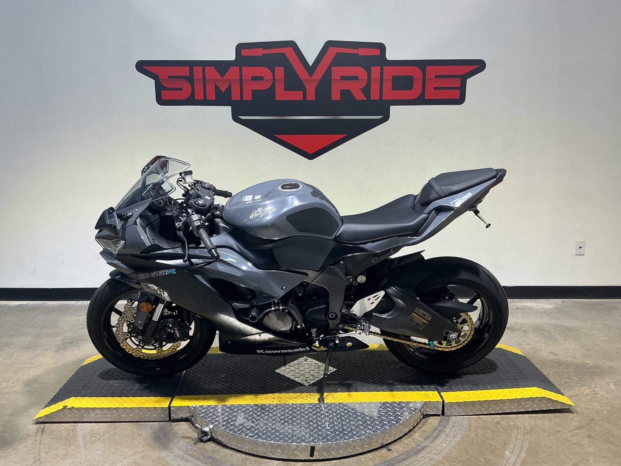 Used 2019 Kawasaki Ninja ZX-6R Pearl Storm Gray / Metallic Spark