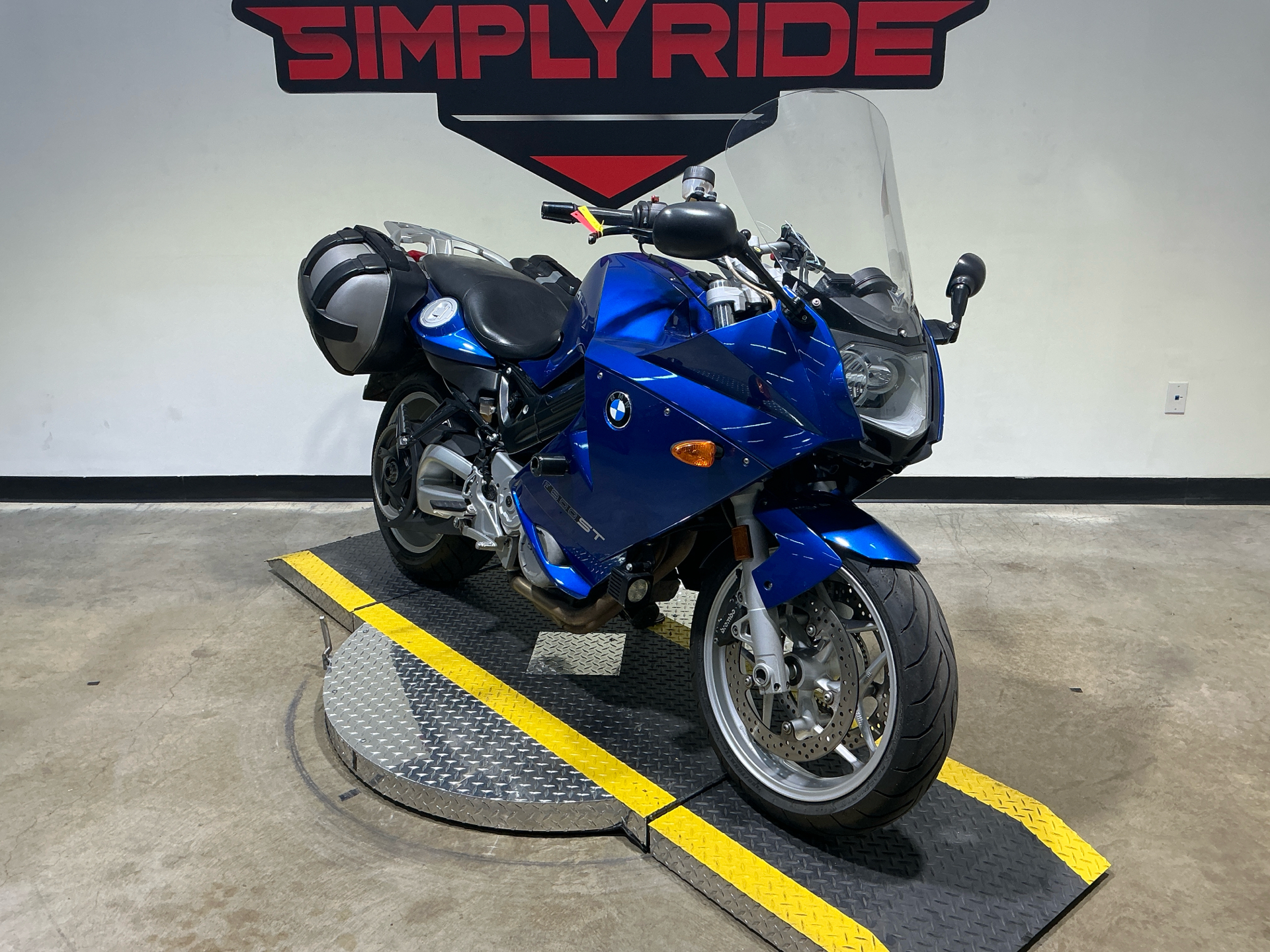 BMW F800ST サイドカウル 青　左右2枚(片方エンブレム無し) BMW F800ST サイドカウル 青 左右2枚(片方エンブレム無し) BMW