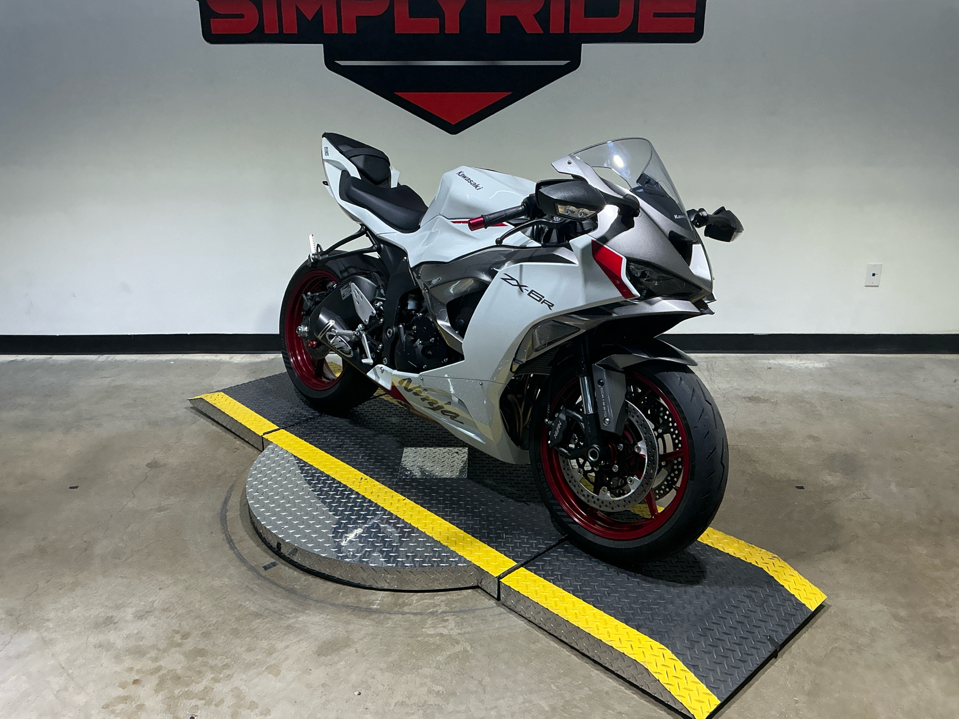 Used 2024 Kawasaki Ninja ZX-6R ABS Pearl Robotic White