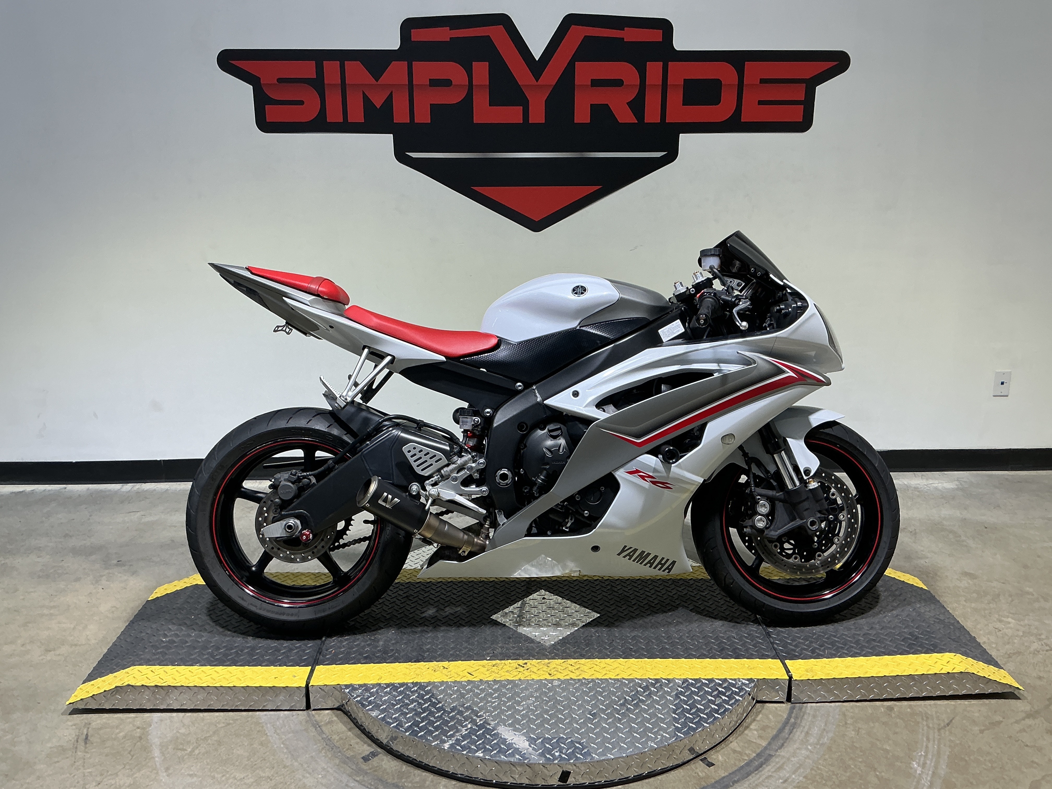 YZF-R6 2009年式 カスタム多数 Used 2009 Yamaha YZF-R6 Pearl White Motorcycles For Sale in Eden