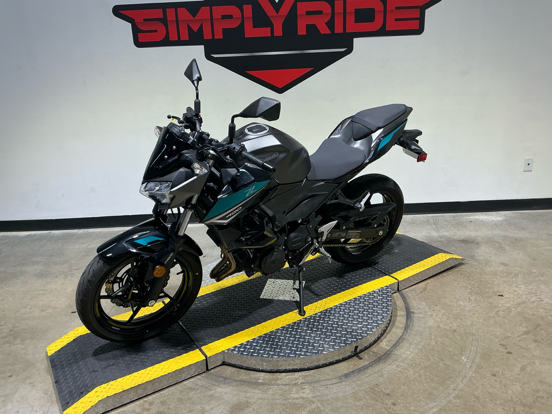 Used 2023 Kawasaki Z400 ABS Metallic Matte Graphenesteel Gray