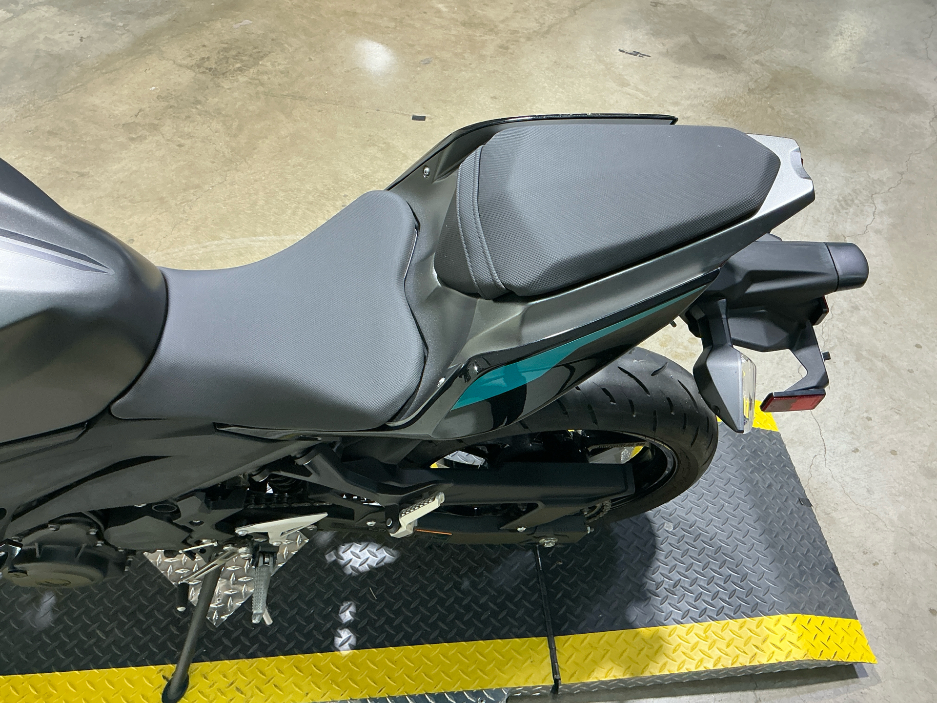 Used 2023 Kawasaki Z400 ABS Metallic Matte Graphenesteel Gray