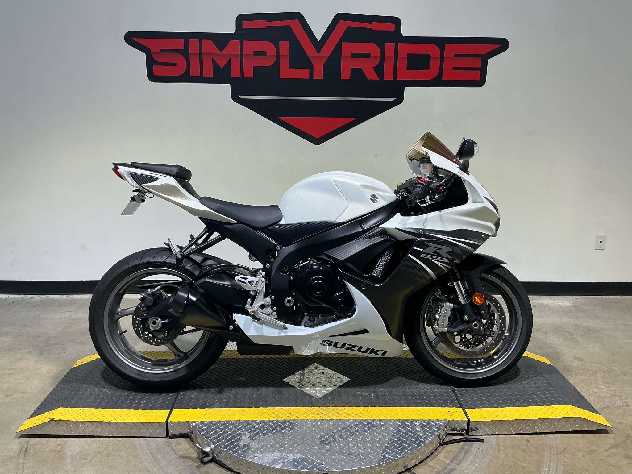 2011 Suzuki GSX-R600™