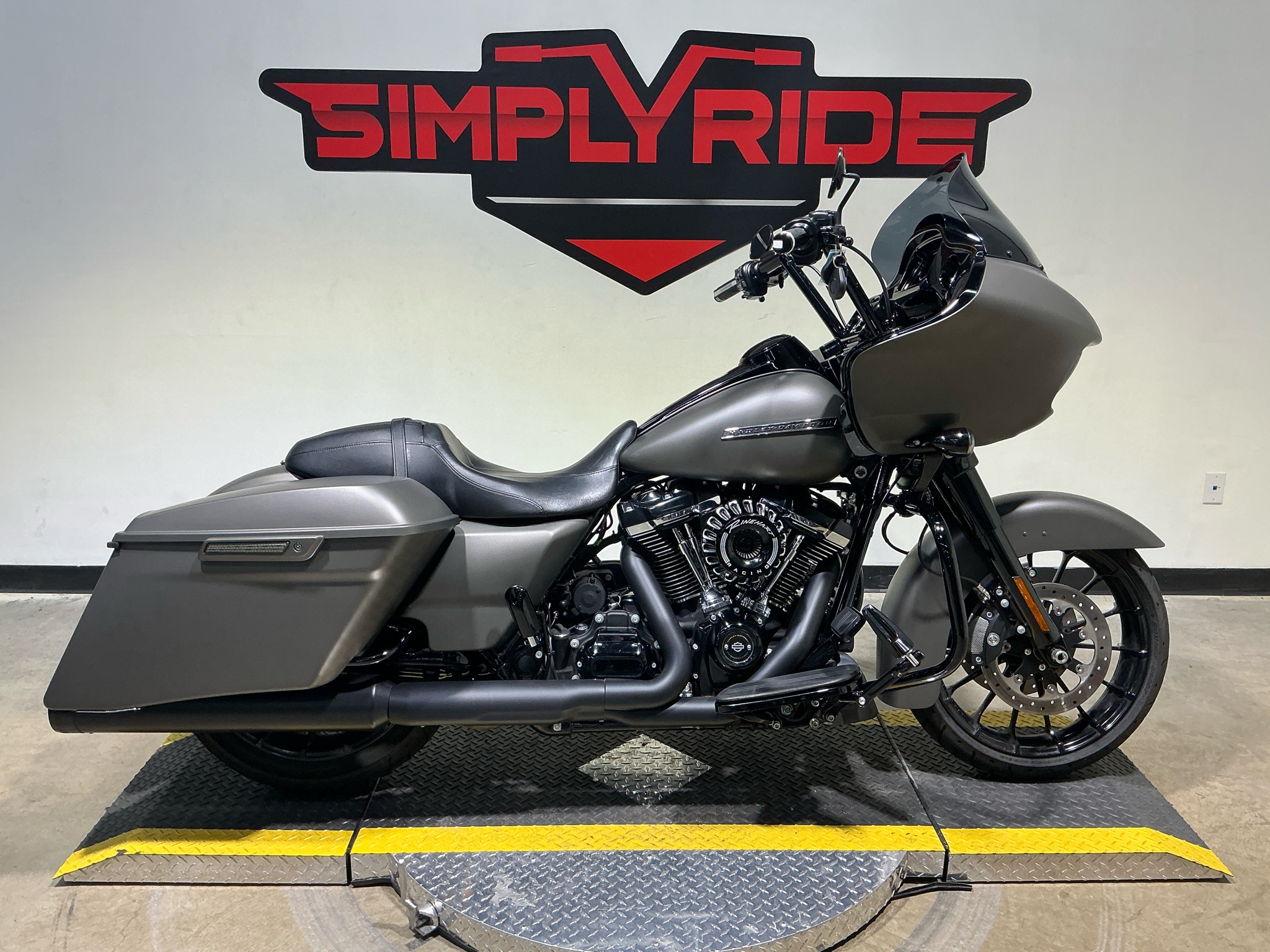 2019 Harley-Davidson Road Glide® Special 1