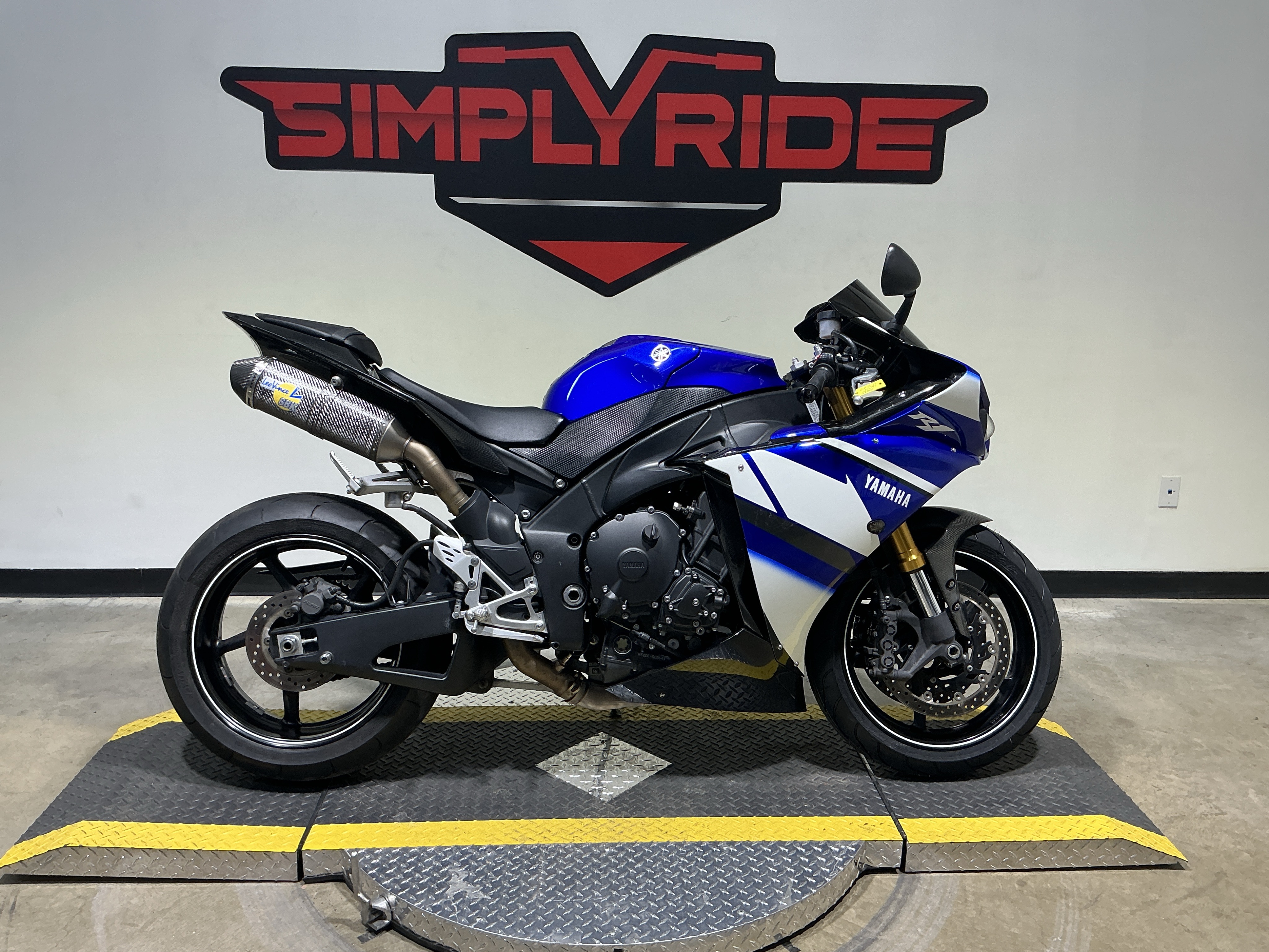 2010 Yamaha YZF-R1, photo 1