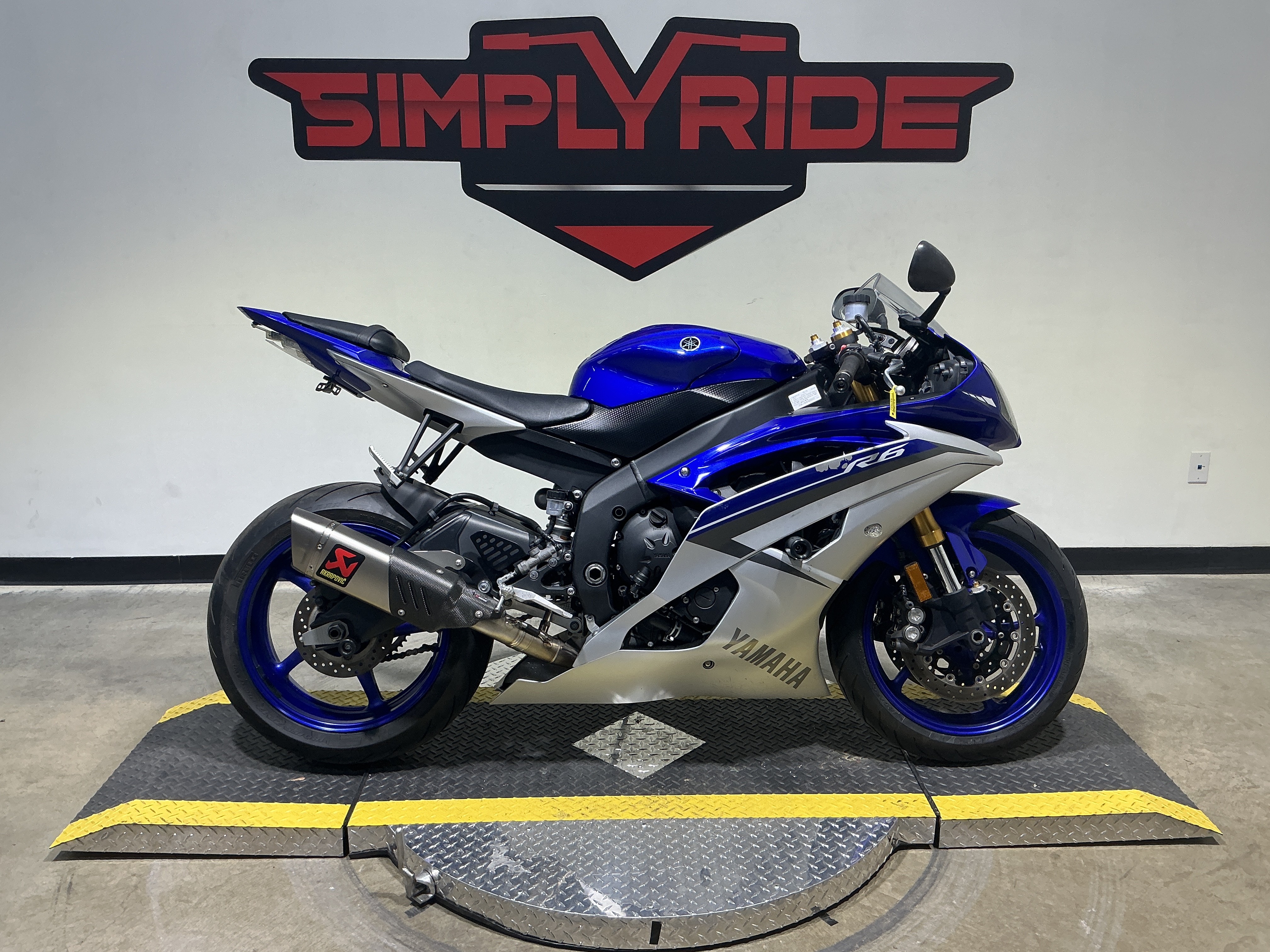 Used 2015 Yamaha YZF-R6 Team Yamaha Blue / Matte Silver 