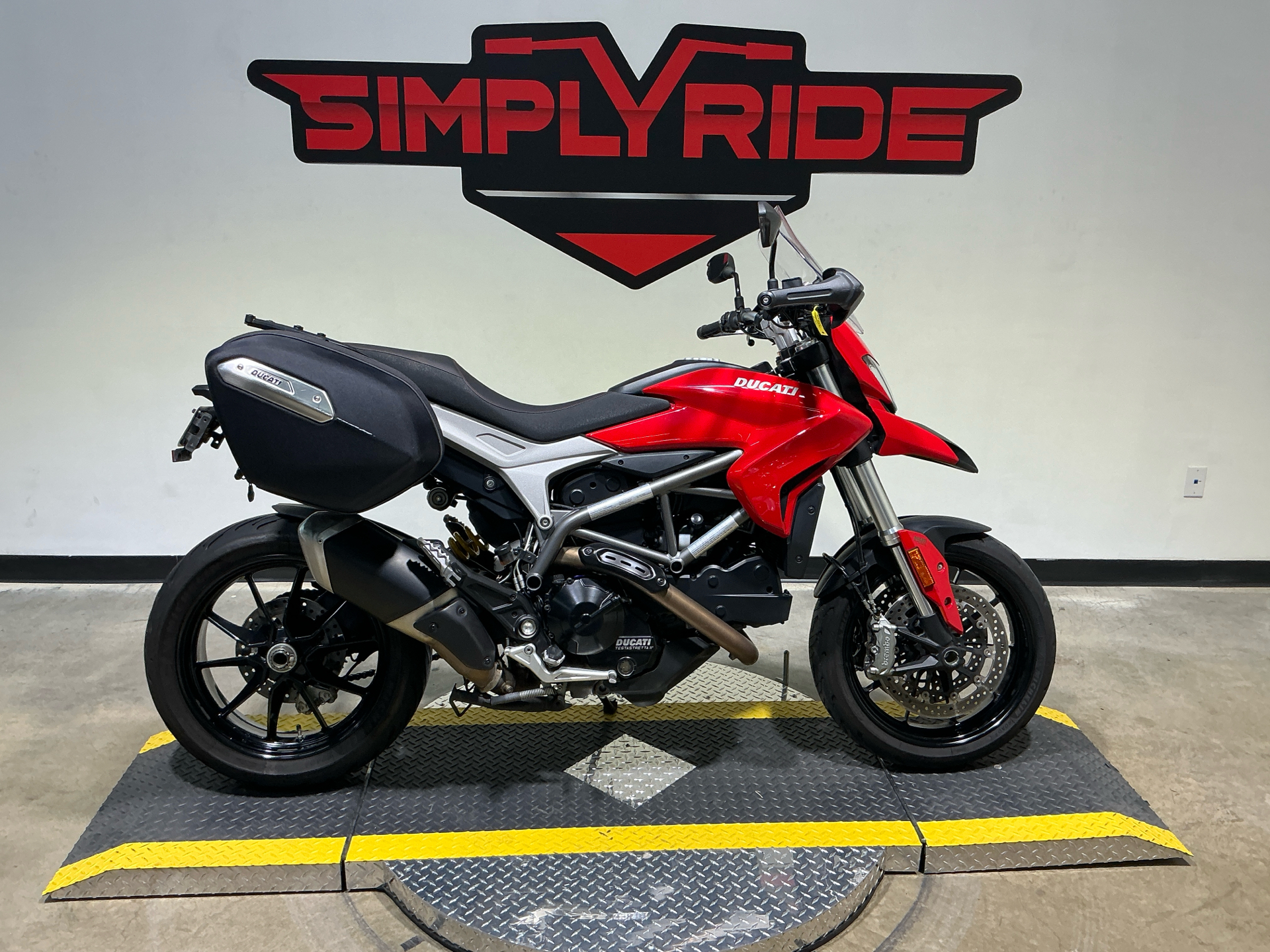 Red Hyperstrada Price 2015 Ducati Hyperstrada 939 Red Manual