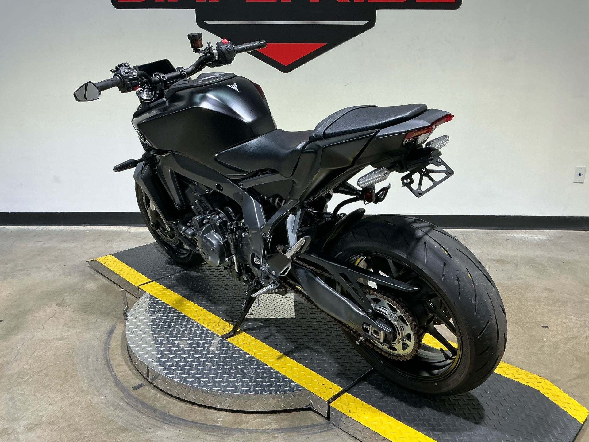 2024 Yamaha MT-09 6