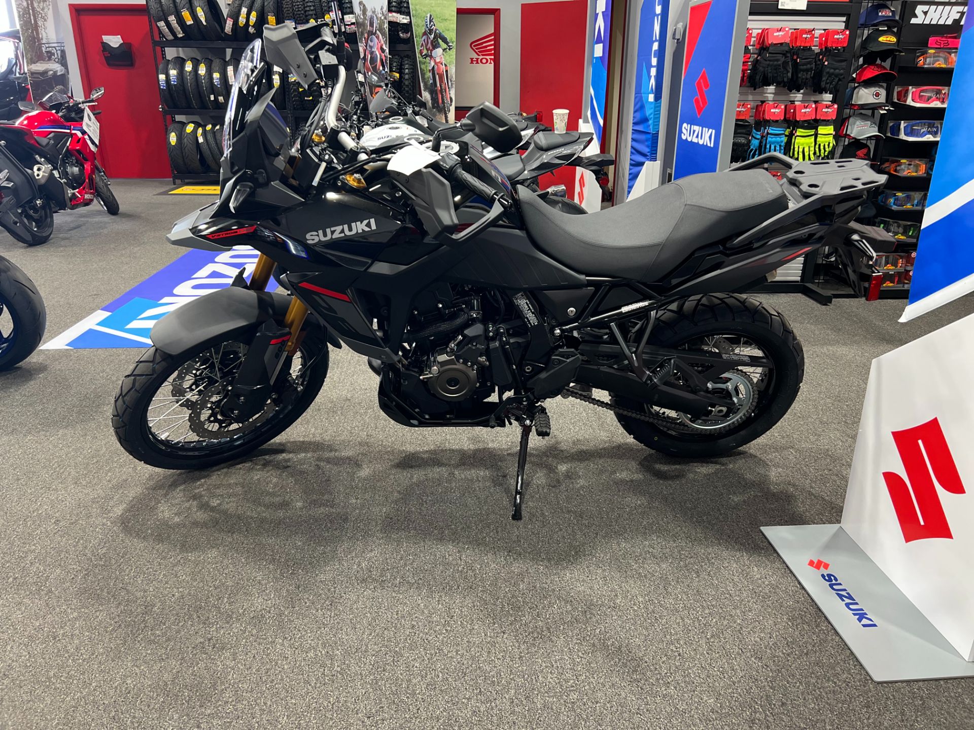 2025 Suzuki V-Strom 800DE 4