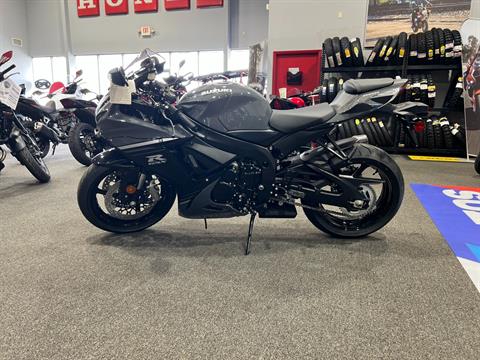 New 2025 Suzuki GSX-R600 Solid Iron Gray / Glass Sparkle