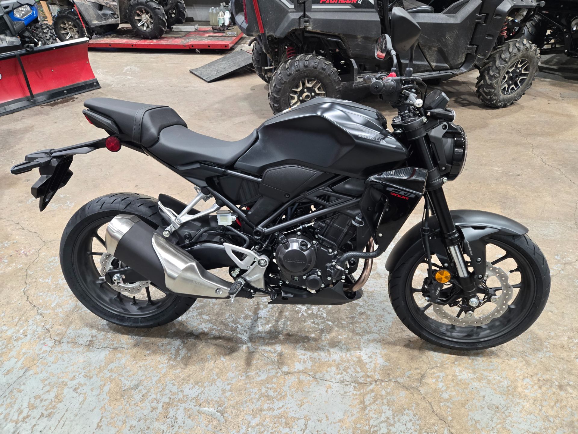 Kon Khmer Fc426 9/7★HONDA ホンダ EX300 2025 Honda CB300R ABS, Moon Township PA | New Motorcycles for Sale