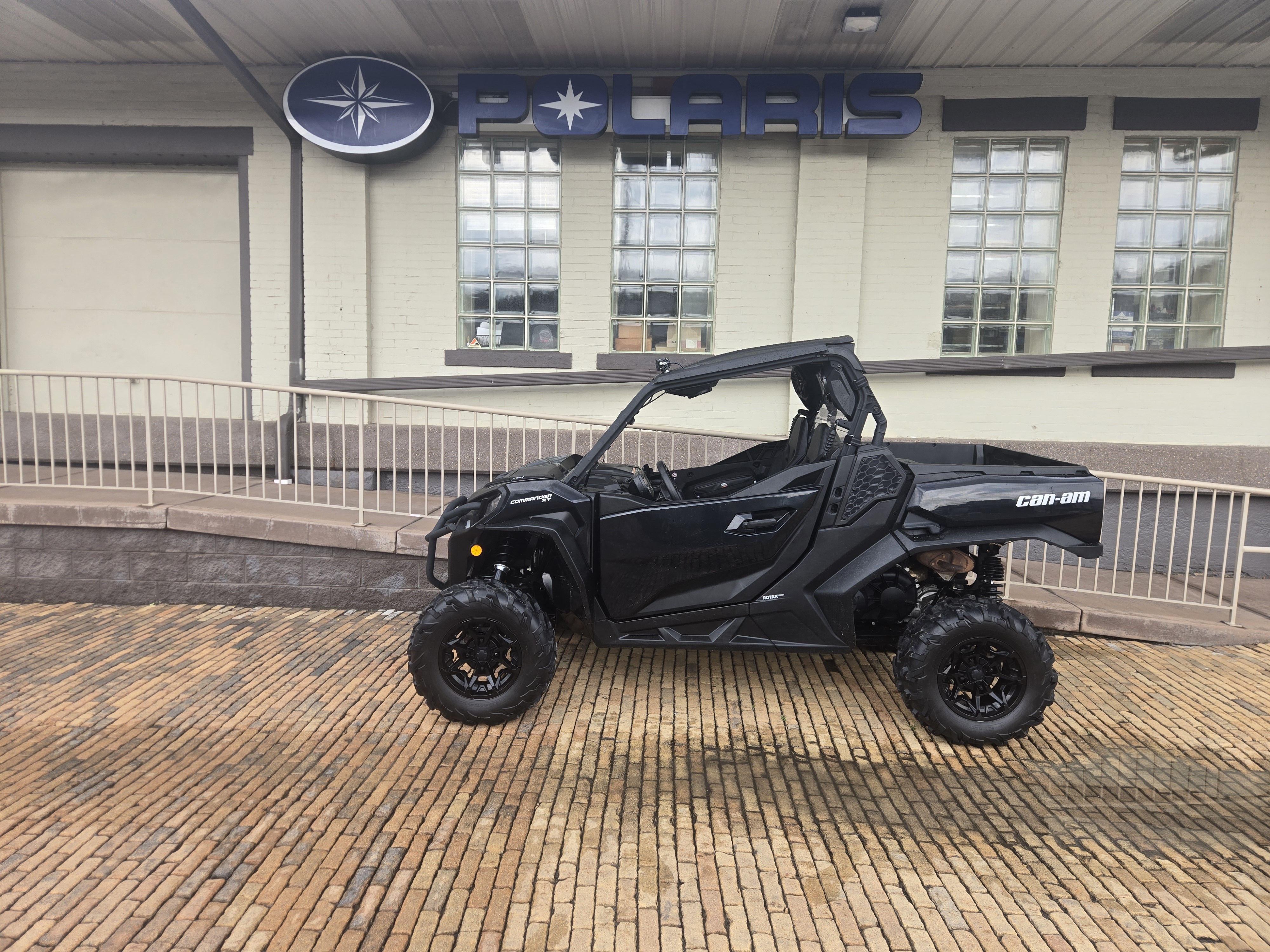 2024 Can-Am Commander XT 700