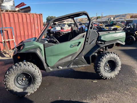 2023 Can-Am Commander DPS 1000R — photo 1 of 8