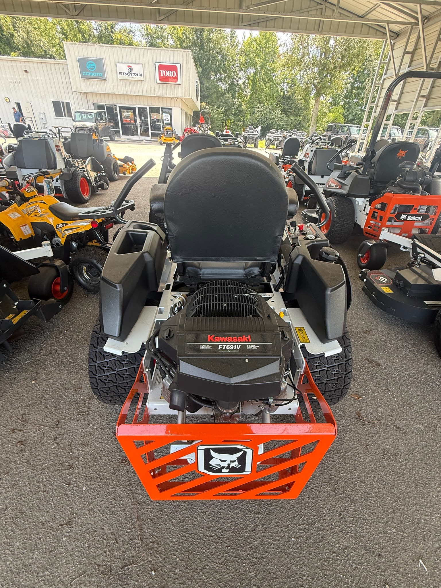 New Bobcat ZT3000 52 in. Kawasaki FT691V 22 hp White Lawn Mowers
