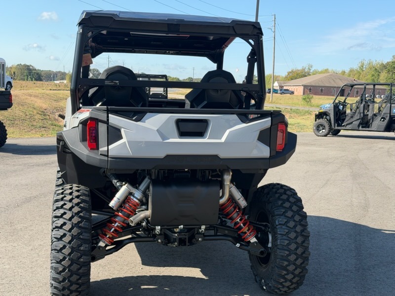 2027 Polaris General photo 3
