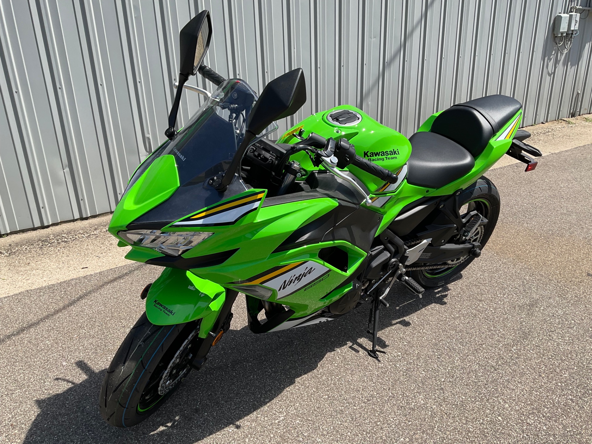 2025 Kawasaki Ninja® 650 KRT Edition ABS 2