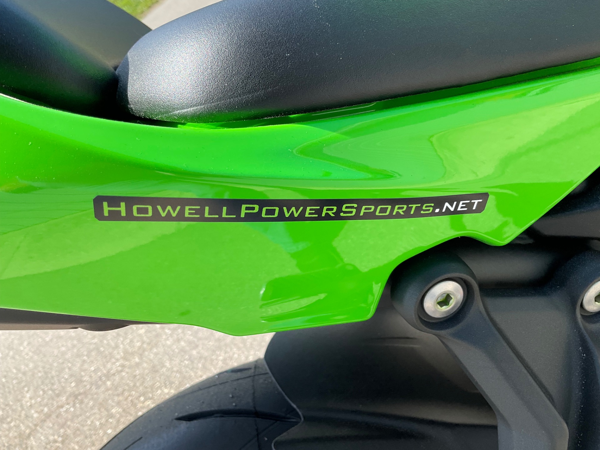 2025 Kawasaki Ninja® 650 KRT Edition ABS 5
